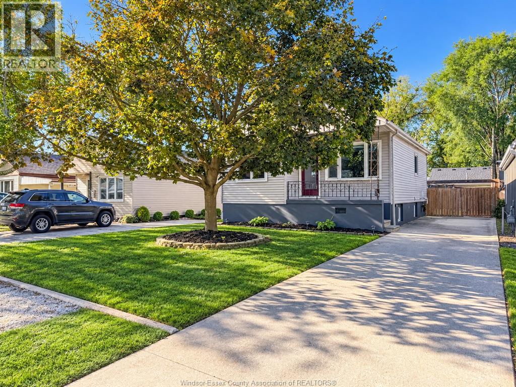 2433 MEIGHEN Property Photo 1
