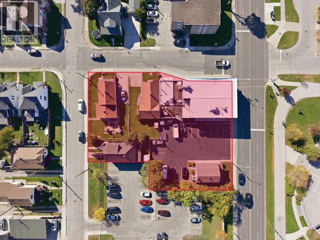 909 RIVERSIDE DR E Property Photo 1