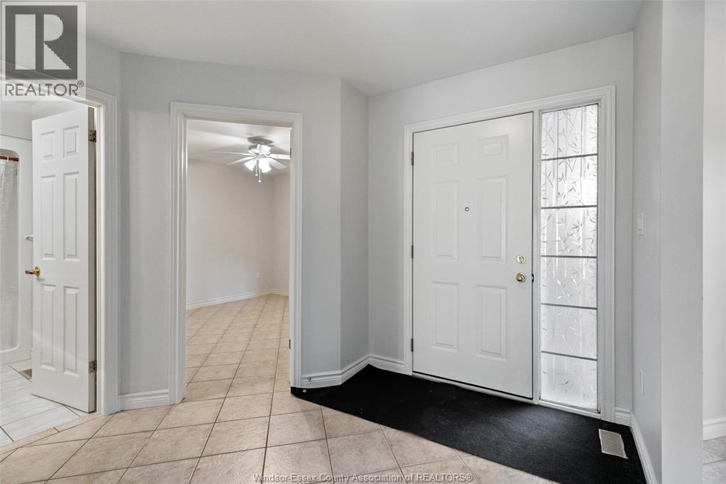 1487 Imperial Crescent Property Photo 4