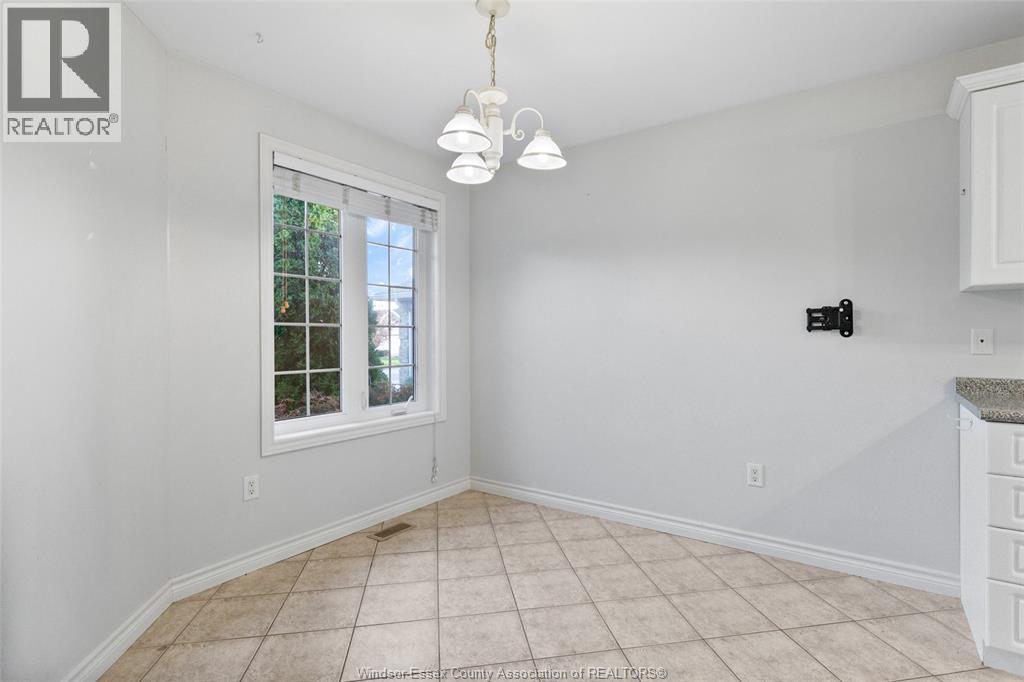 1487 Imperial Crescent Property Photo 9