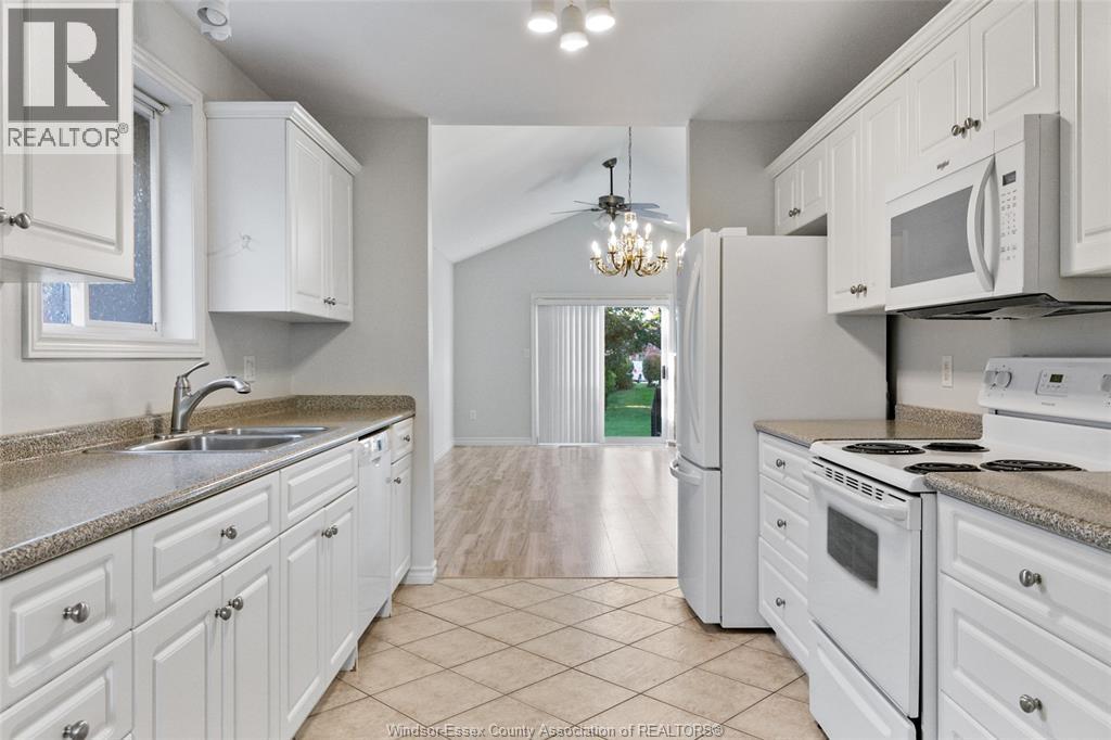 1487 Imperial Crescent Property Photo 11