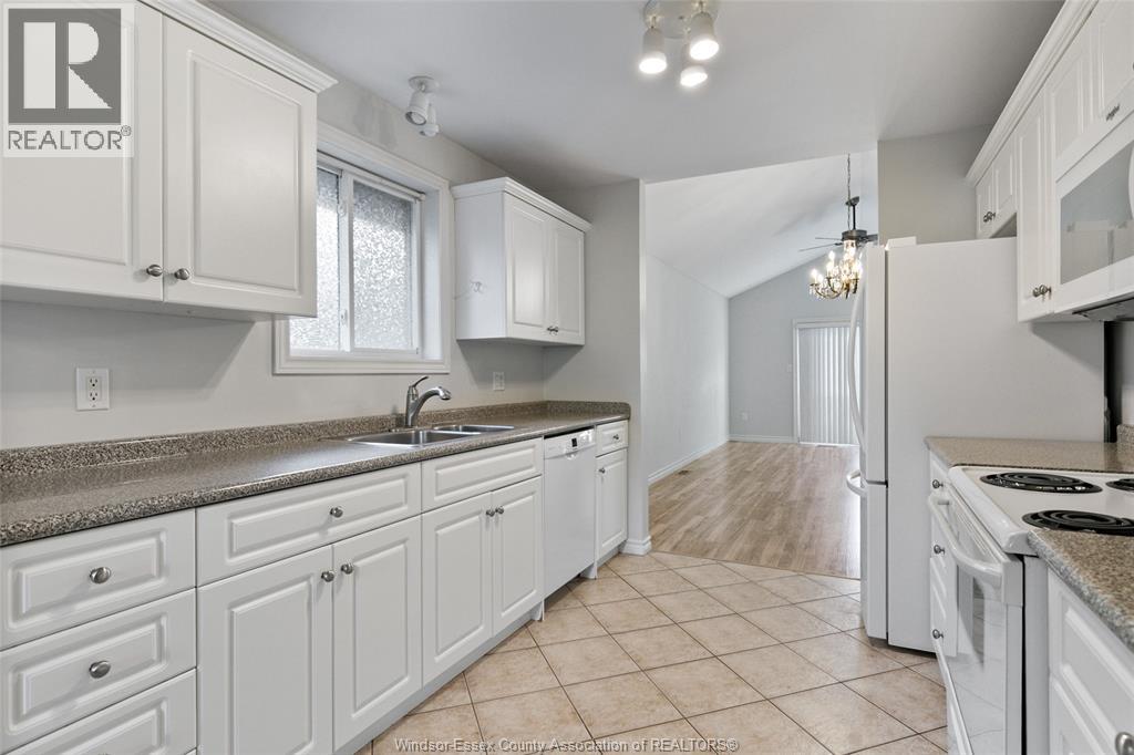 1487 Imperial Crescent Property Photo 12