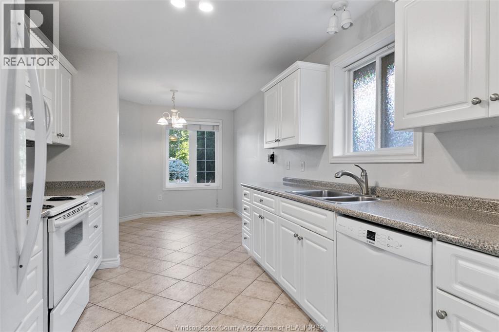 1487 Imperial Crescent Property Photo 14