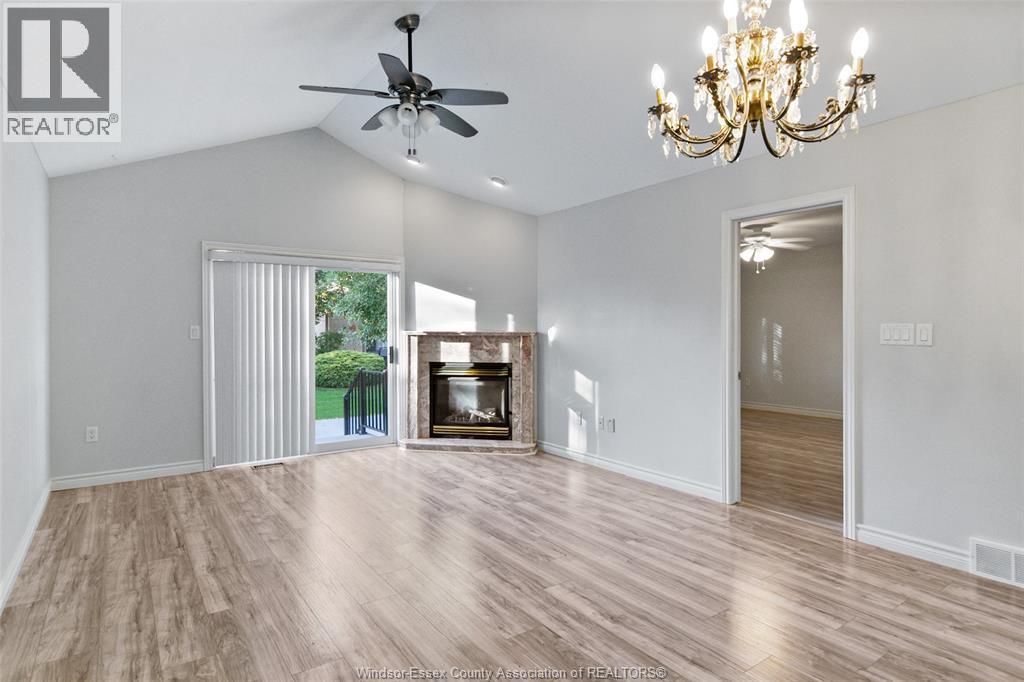 1487 Imperial Crescent Property Photo 15