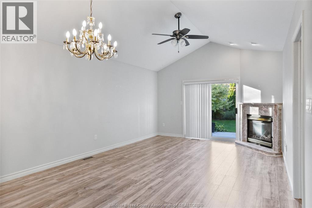 1487 Imperial Crescent Property Photo 16