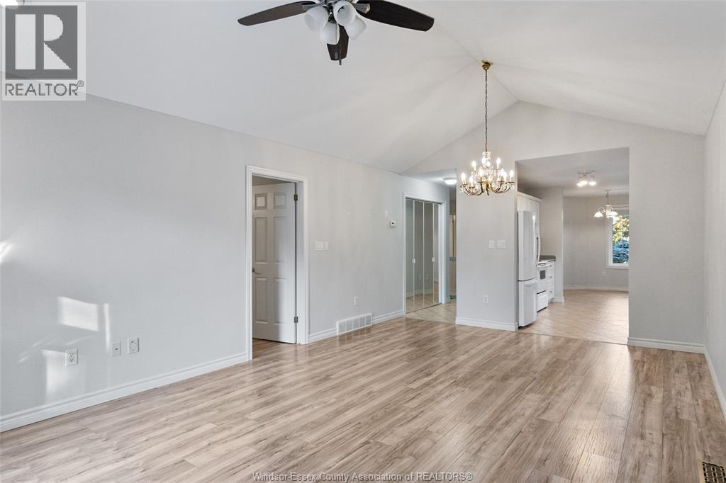 1487 Imperial Crescent Property Photo 17