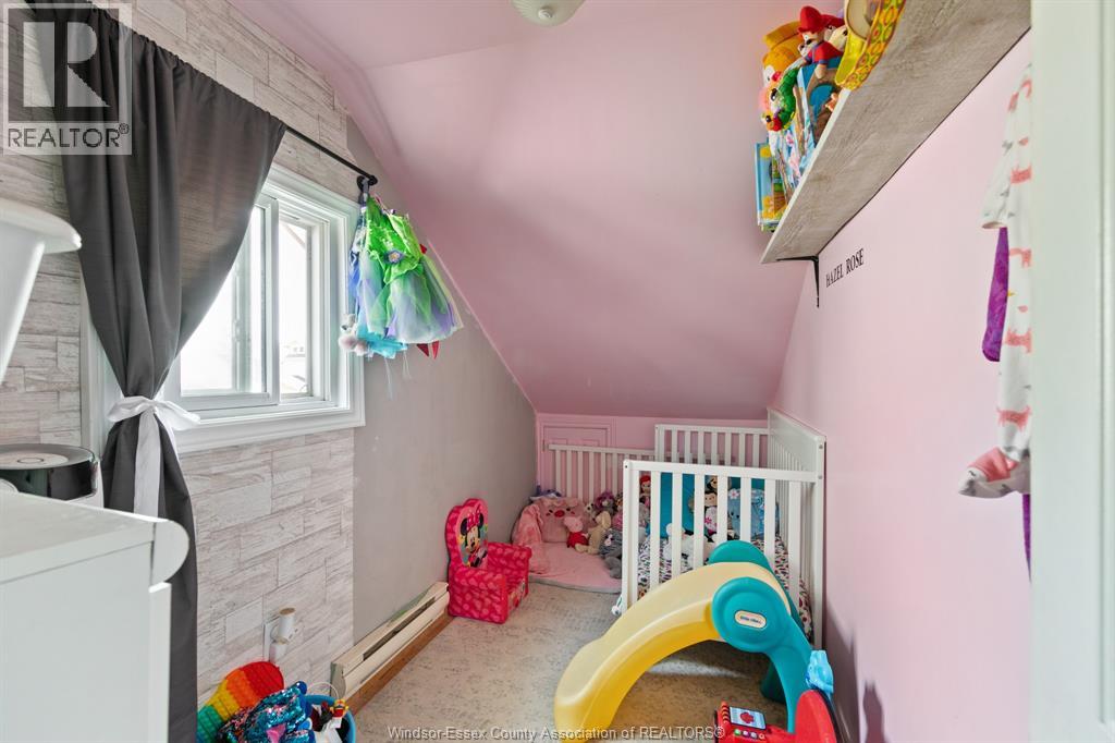 906 Elsmere Property Photo 8