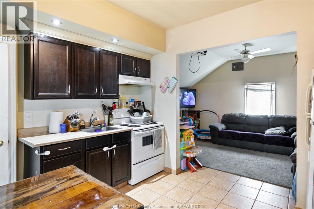 906 Elsmere Property Photo 6