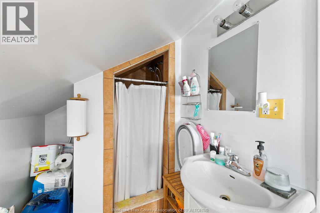 906 Elsmere Property Photo 10