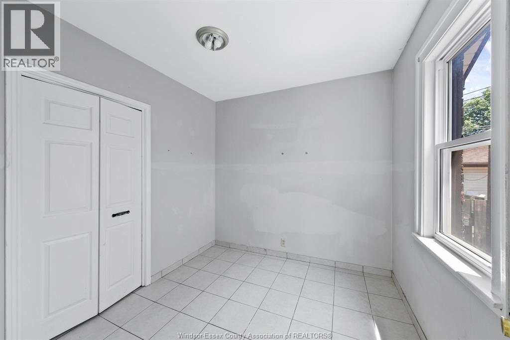 906 Elsmere Property Photo 18
