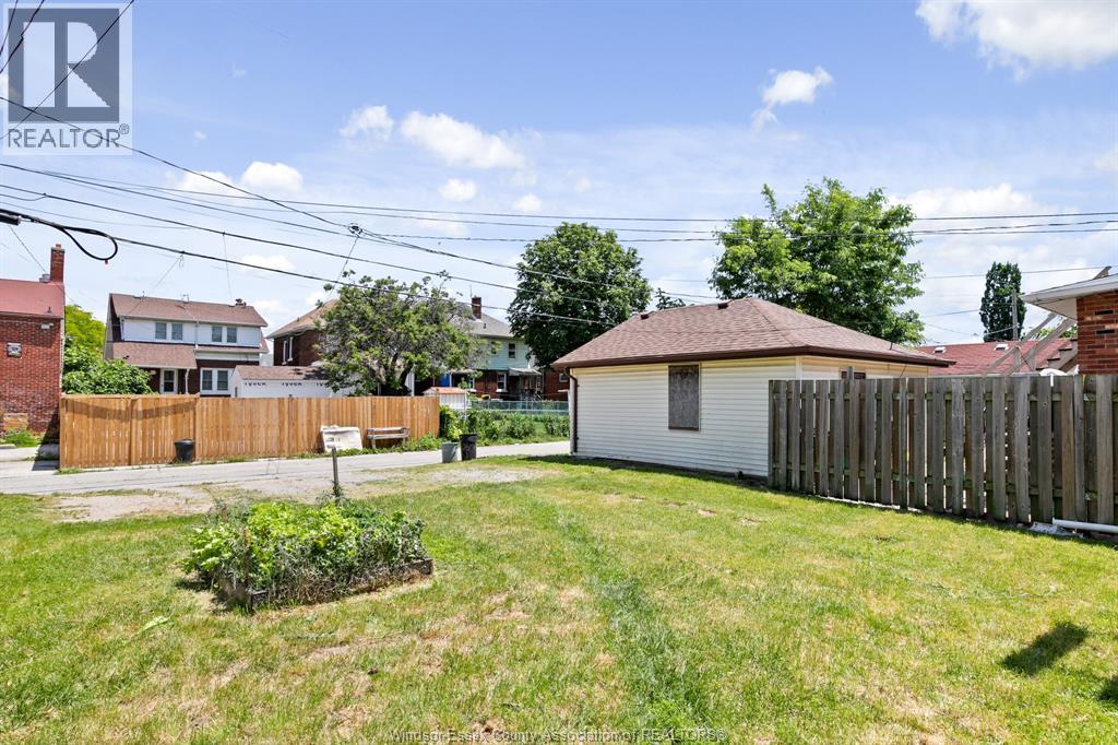 906 Elsmere Property Photo 33