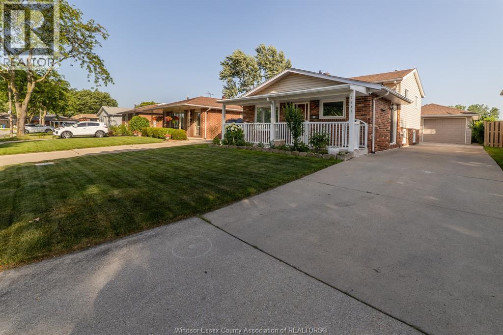 3444 HEMLOCK Property Photo 1