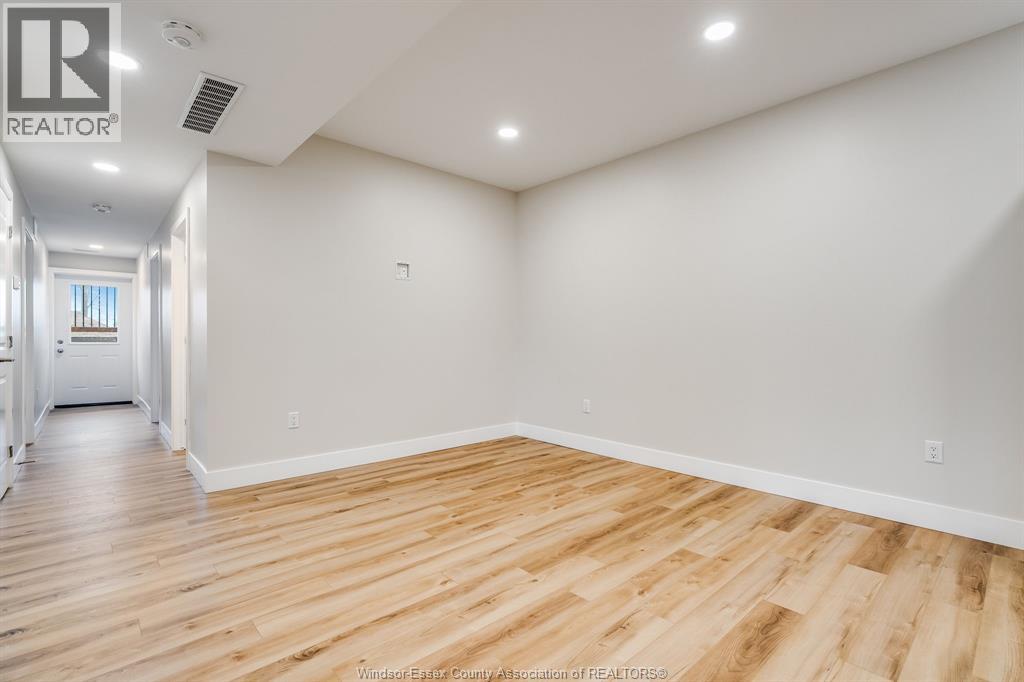 21283 Harbour Road Unit# 2 Property Photo 9