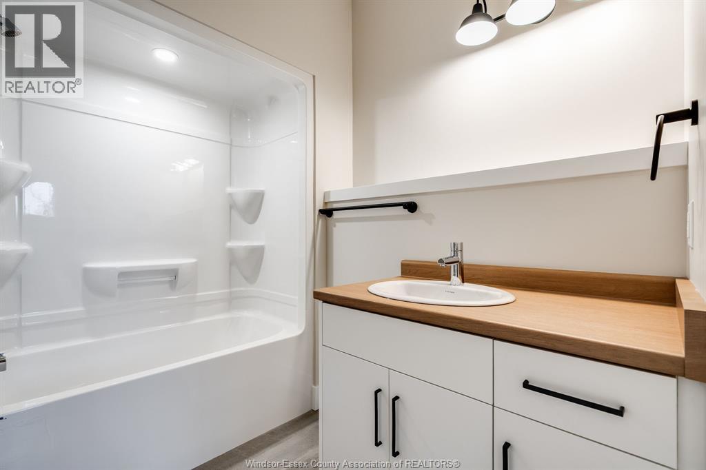 21283 Harbour Road Unit# 2 Property Photo 14