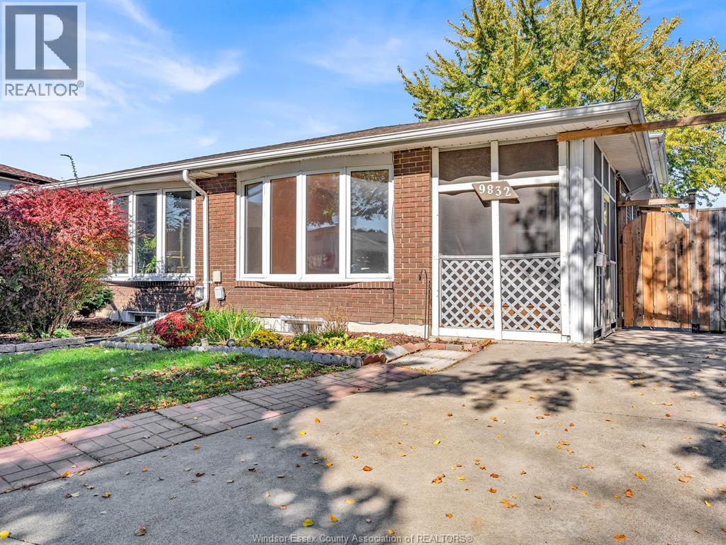 9832 Lynngrove Crescent Property Photo 3