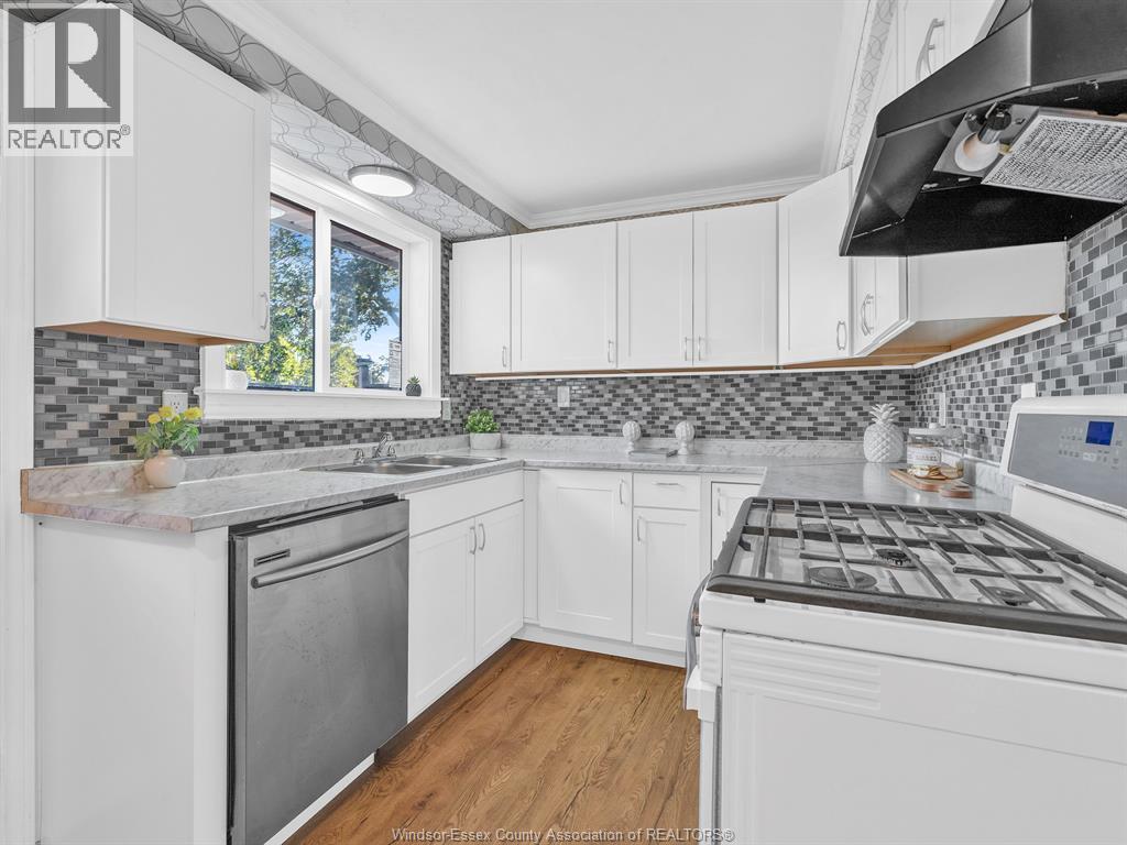 9832 Lynngrove Crescent Property Photo 11