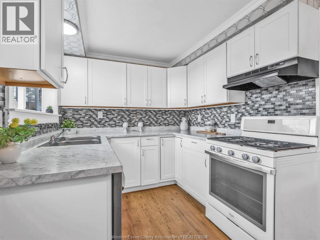 9832 Lynngrove Crescent Property Photo 12