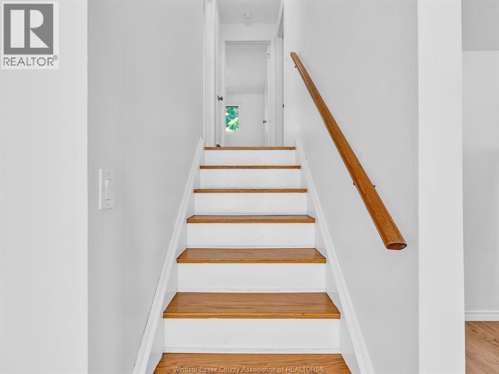 9832 Lynngrove Crescent Property Photo 15