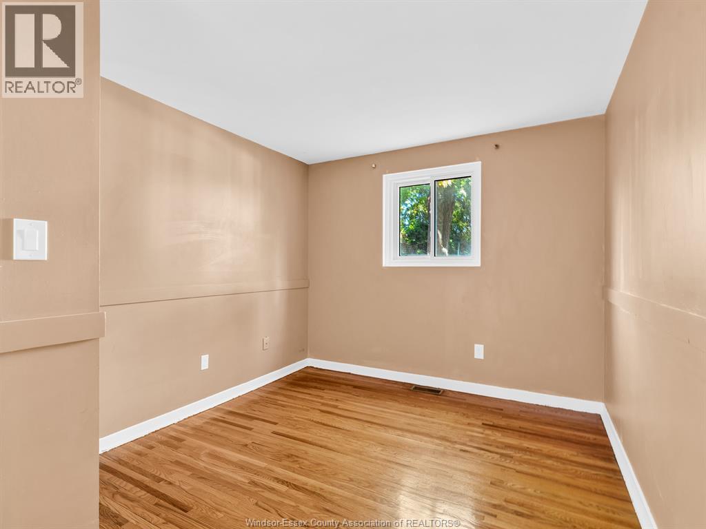 9832 Lynngrove Crescent Property Photo 22