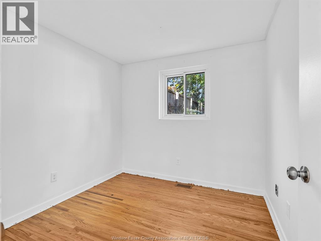 9832 Lynngrove Crescent Property Photo 24