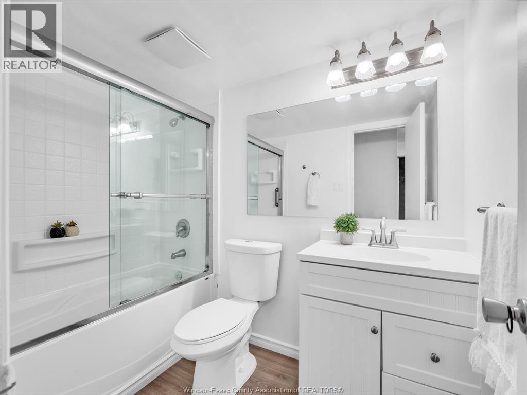 9832 Lynngrove Crescent Property Photo 26