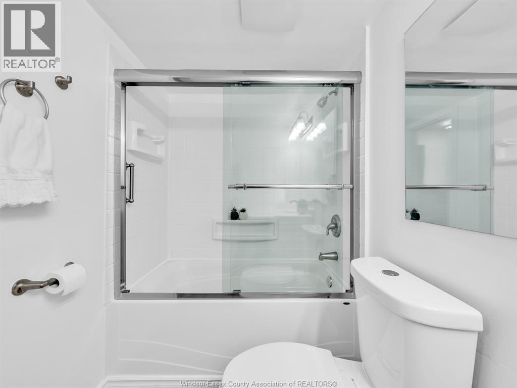 9832 Lynngrove Crescent Property Photo 27