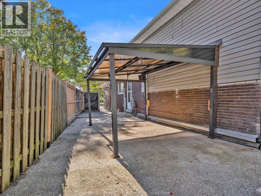 9832 Lynngrove Crescent Property Photo 36
