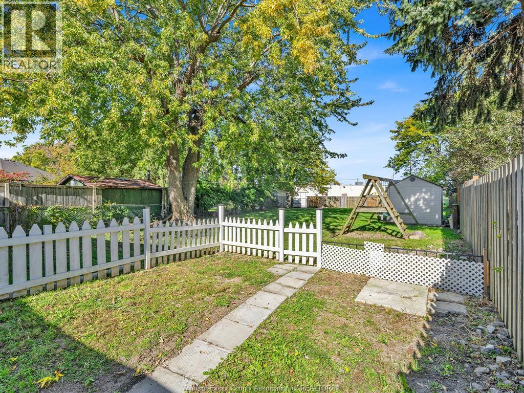 9832 Lynngrove Crescent Property Photo 37