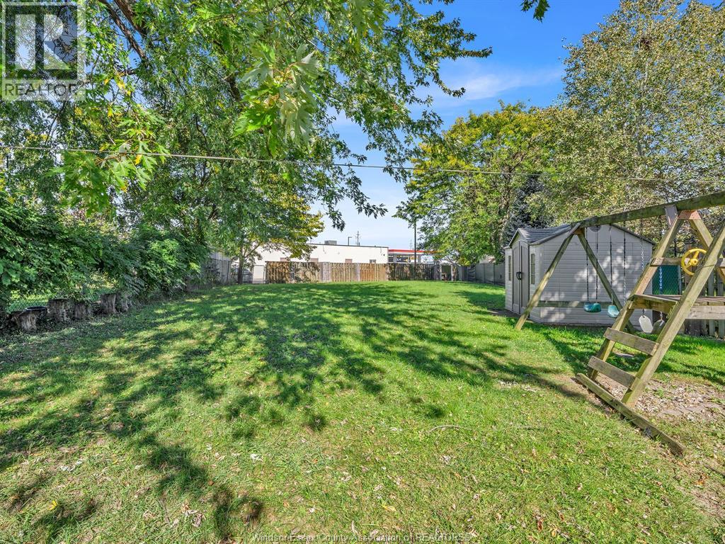 9832 Lynngrove Crescent Property Photo 38