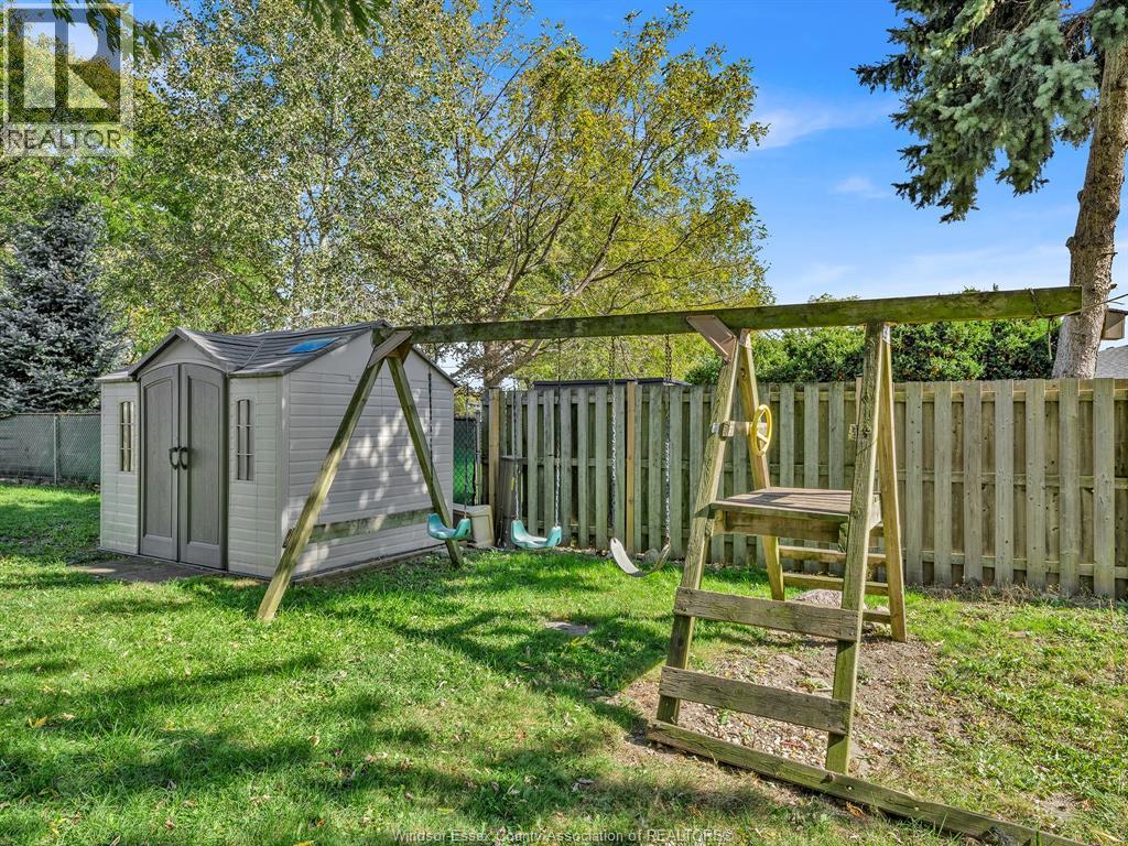 9832 Lynngrove Crescent Property Photo 39