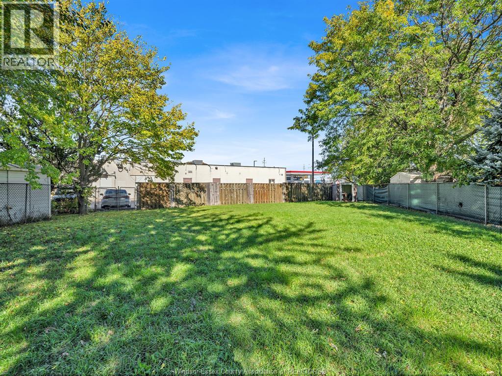 9832 Lynngrove Crescent Property Photo 40