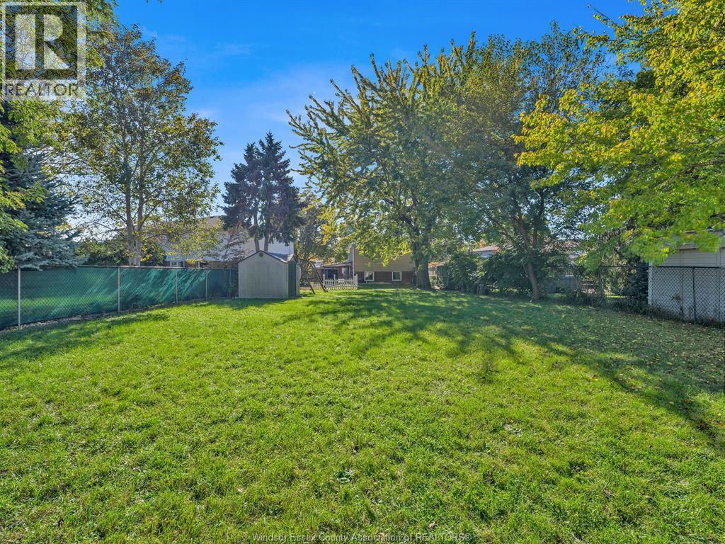 9832 Lynngrove Crescent Property Photo 41