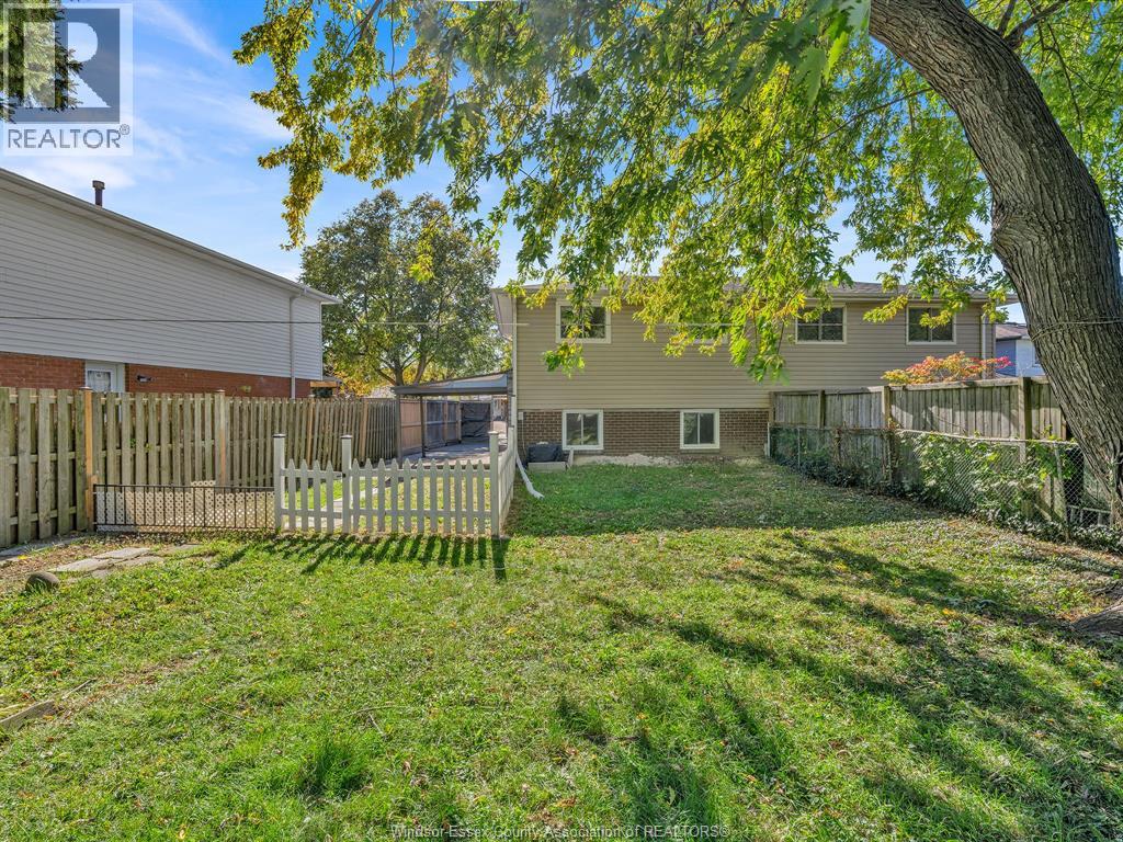9832 Lynngrove Crescent Property Photo 43