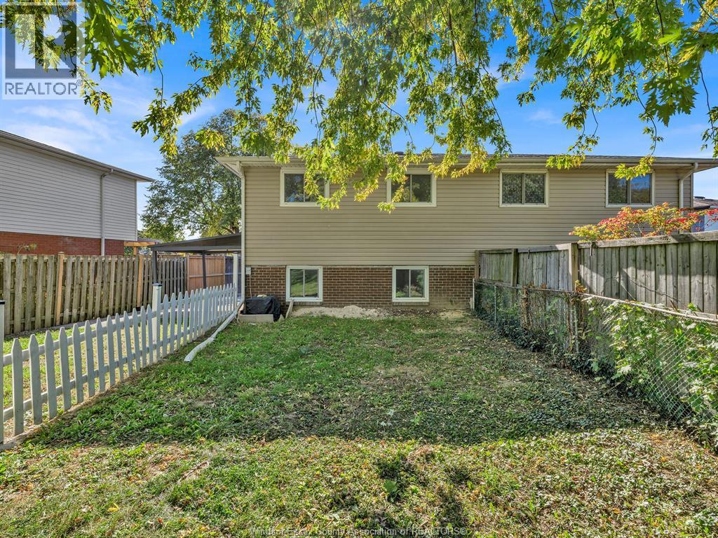 9832 Lynngrove Crescent Property Photo 44