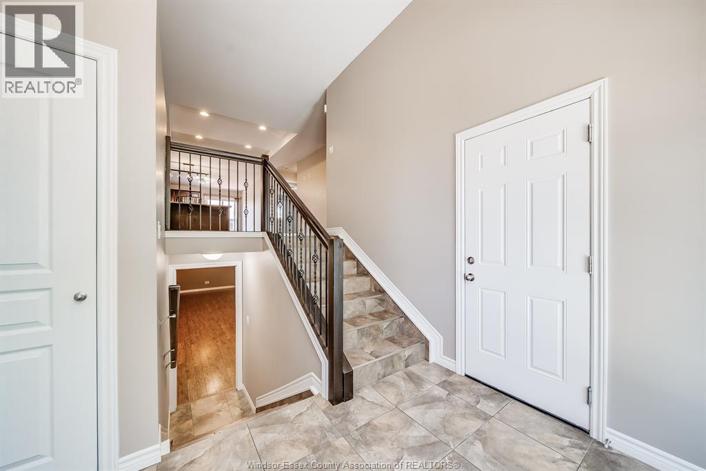 11916 Boulder Crescent Property Photo 4