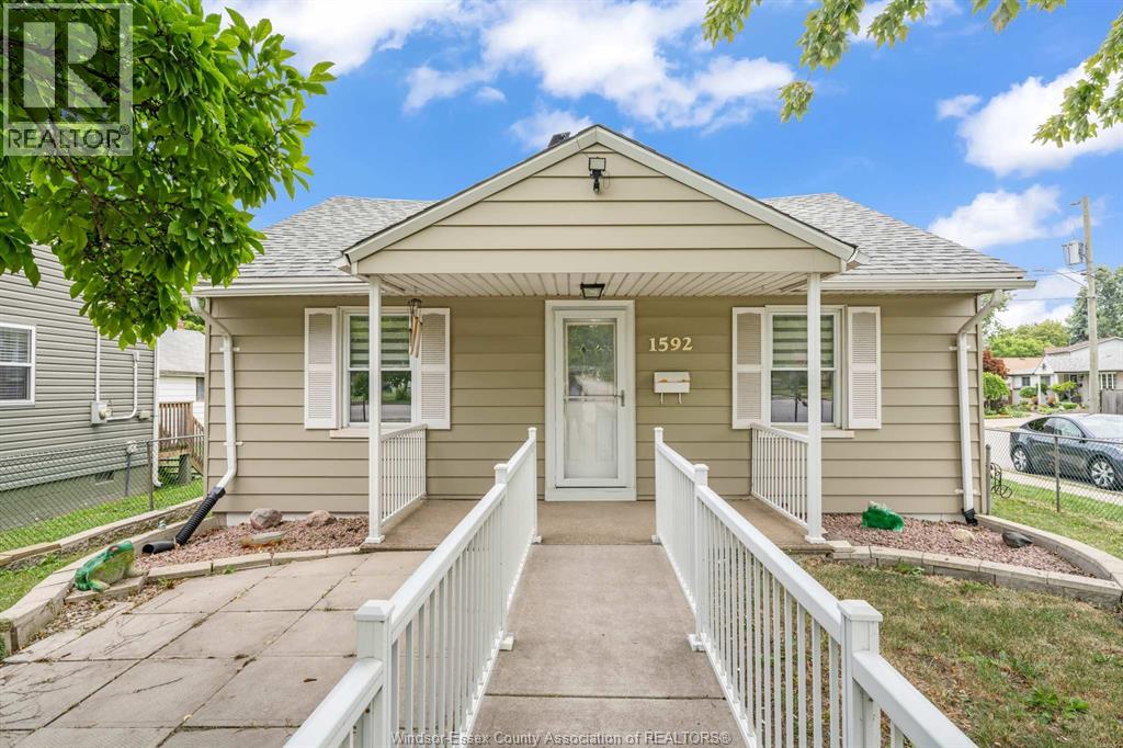 1592 Prince ROAD Property Photo 1
