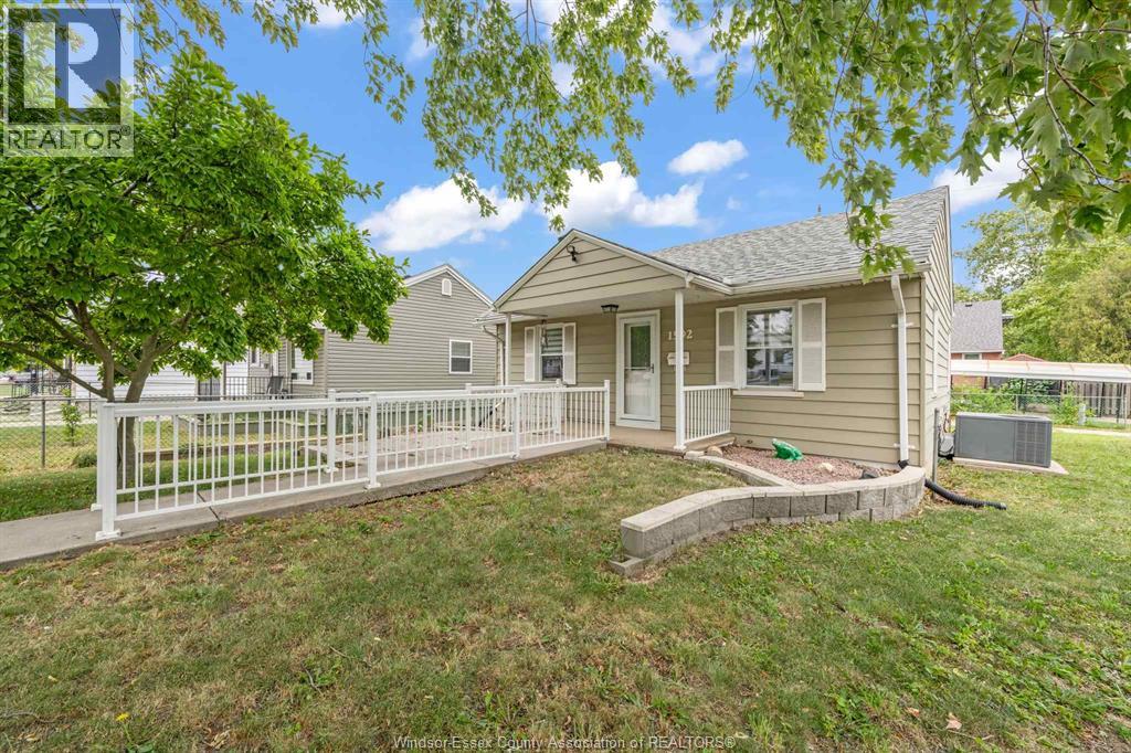 1592 Prince Road Property Photo 2