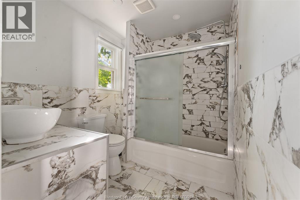 811 Langlois Avenue Property Photo 15