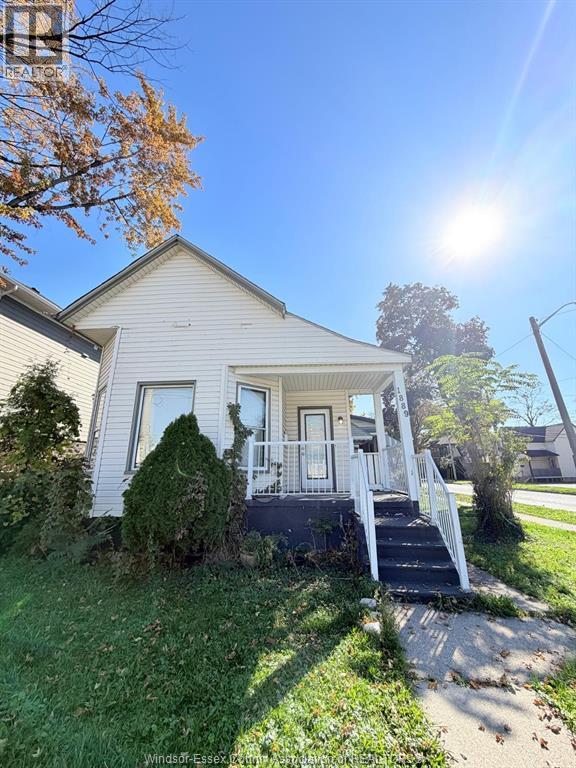 1889 UNIVERSITY AVENUE West Unit# LOWER Property Photo 1