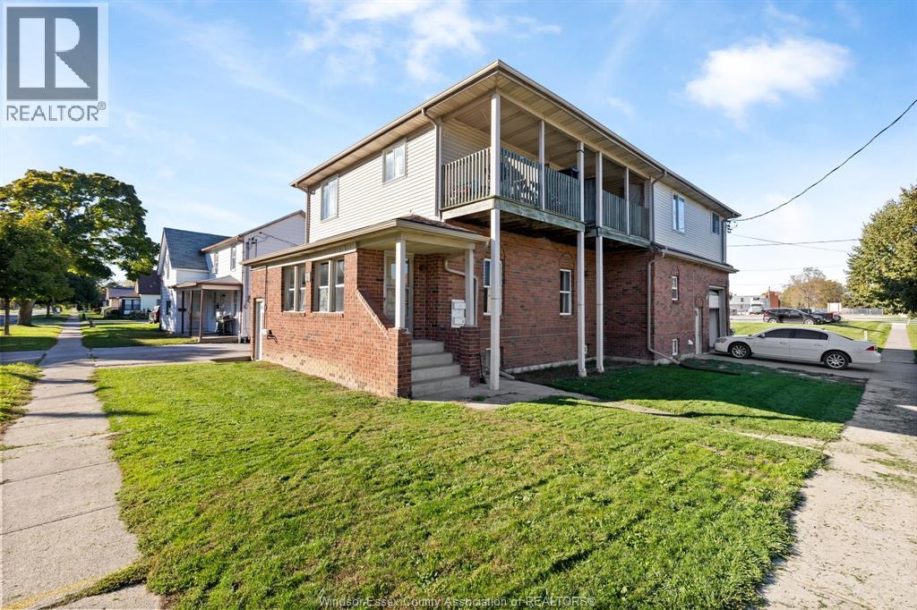 25 Clark Street West Property Photo 1