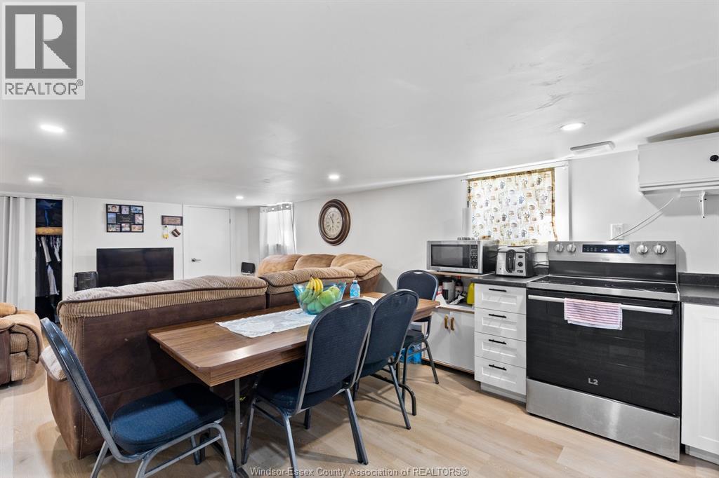 25 Clark Street West Property Photo 4