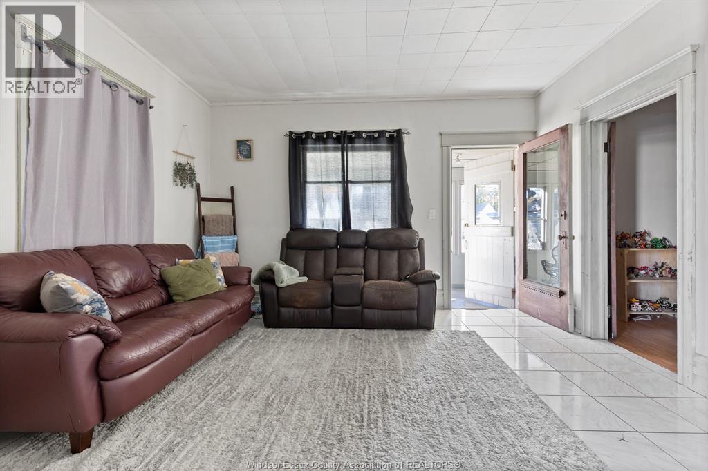 25 Clark Street West Property Photo 13