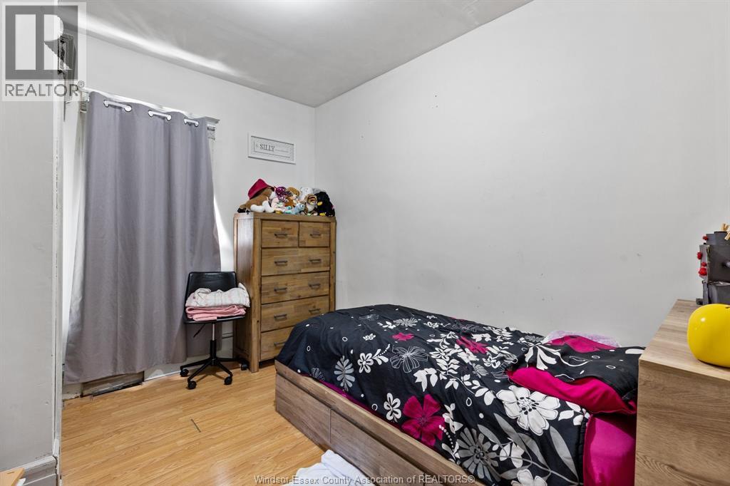25 Clark Street West Property Photo 14