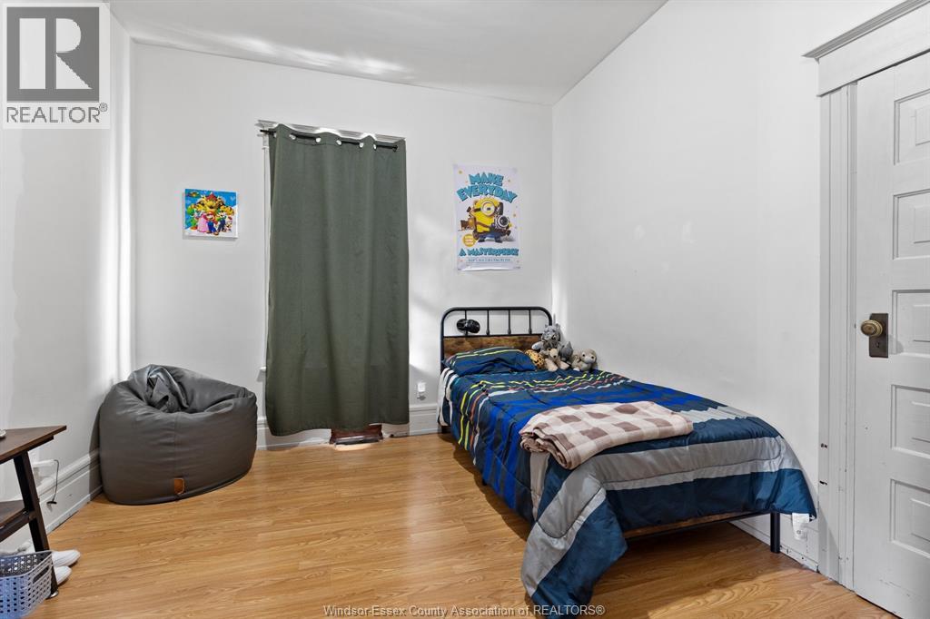 25 Clark Street West Property Photo 16