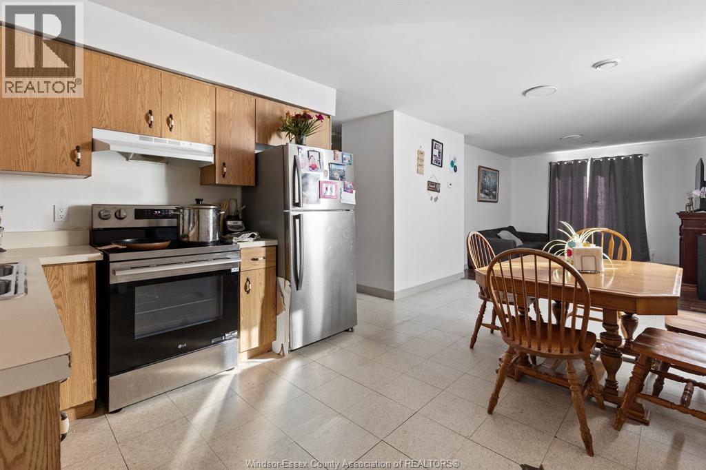 25 Clark Street West Property Photo 23