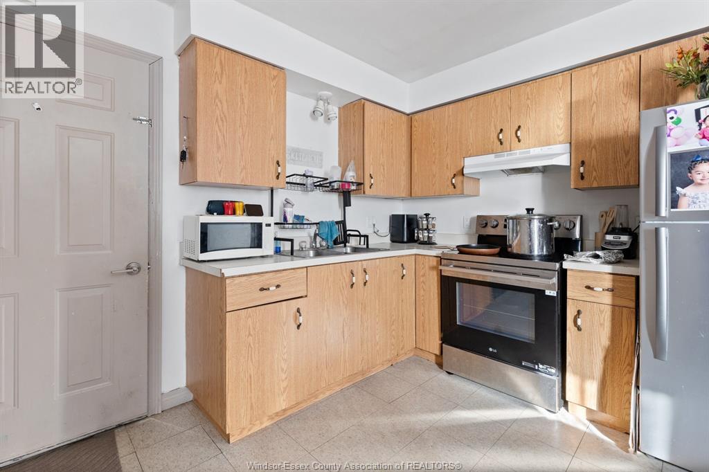 25 Clark Street West Property Photo 24