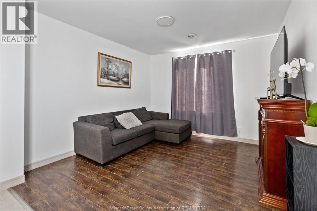 25 Clark Street West Property Photo 25