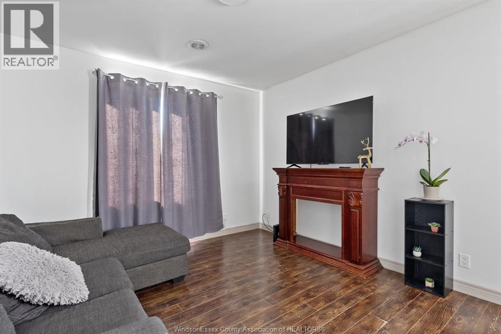 25 Clark Street West Property Photo 26