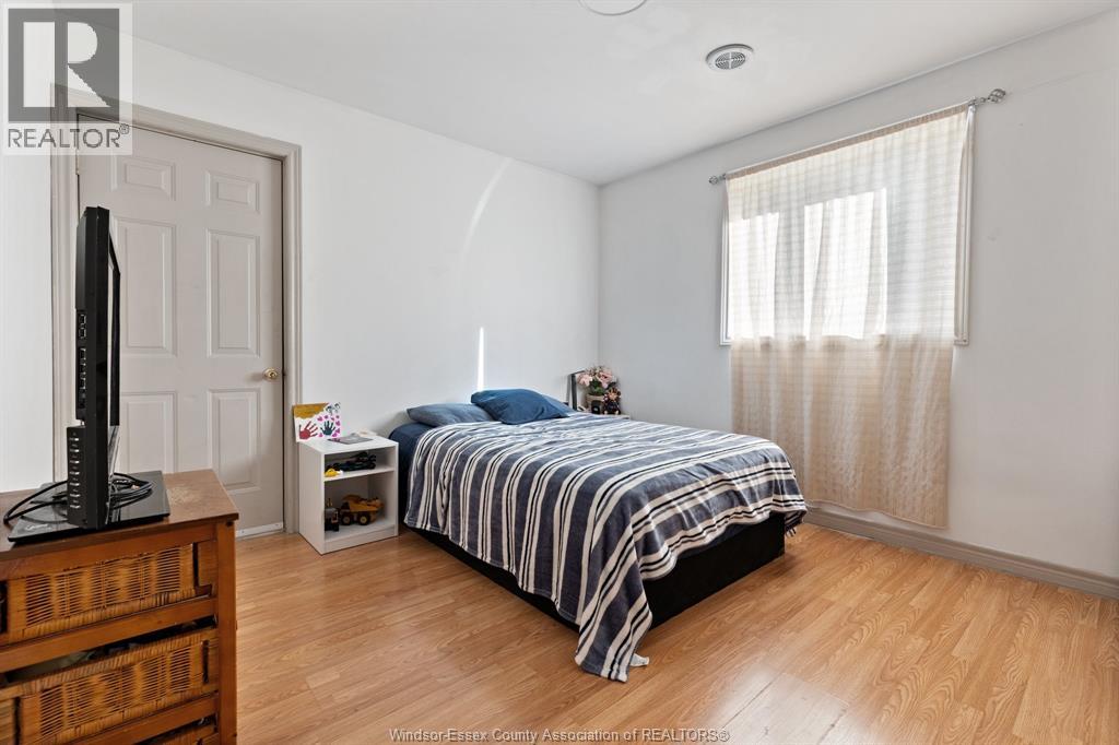 25 Clark Street West Property Photo 28