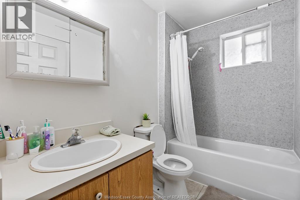25 Clark Street West Property Photo 29